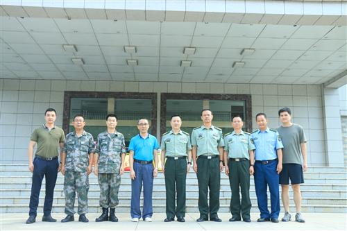 说明: 慰问合影（一）